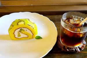 アイスコーヒーと季節のケーキ