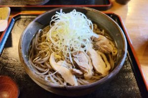 そば処 萬乃助　冷たい肉そば
